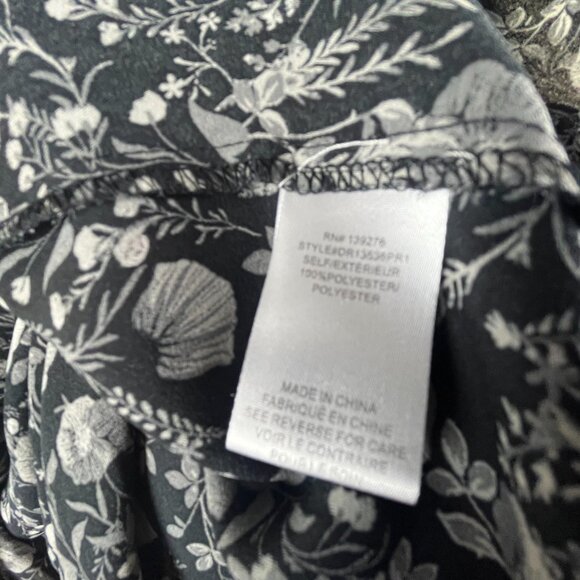 DR2 Cap Sleeve Blouse Size M Black Gray, Floral Print, V-Neck, Pleated Shoulders - Picture 8 of 9